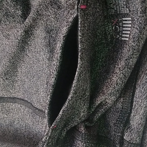 VICTORIA'S SECRET SPORT WOMENS CAPRI LEGGINGS - Picture 9 of 13